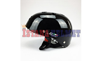 Istana Helmet Menyajikan Beragam Warna Helm Sepeda