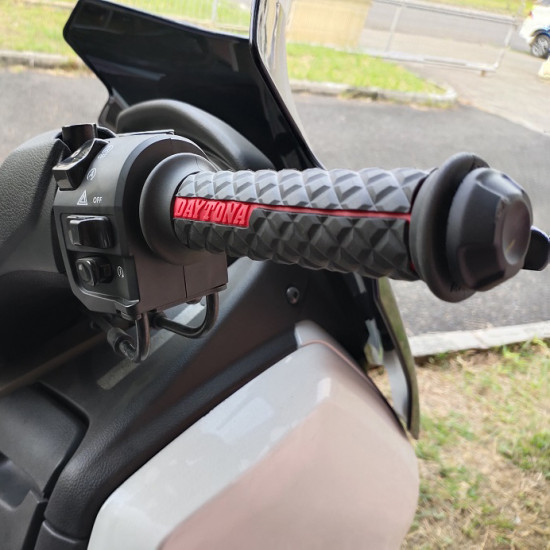 GRIP DAYTONA SLASH RED/BLACK (4867)